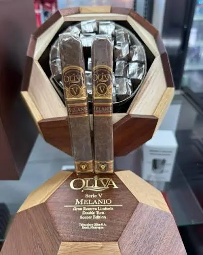 OLIVA SERIE V MELANIO WORLD CUP 2026 EDITION DOUBLE TORO (6X60) 24