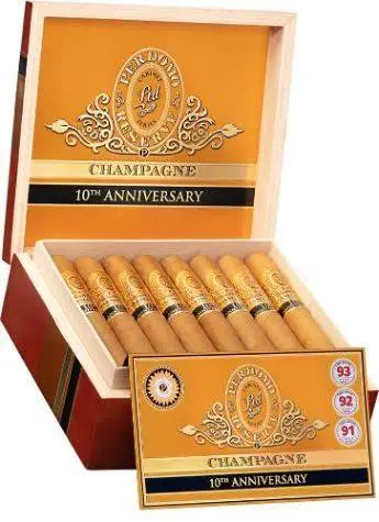 [INTREF008311] PERDOMO RSV 10TH ANNIV CHAMPAGNE CT PURITOS  4X38 (50)